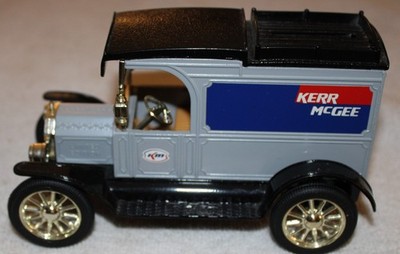 1913 FORD MODEL T  KERR McGEE OIL DELIVERY TRUCK New In Box DIE CAST BY ERTL