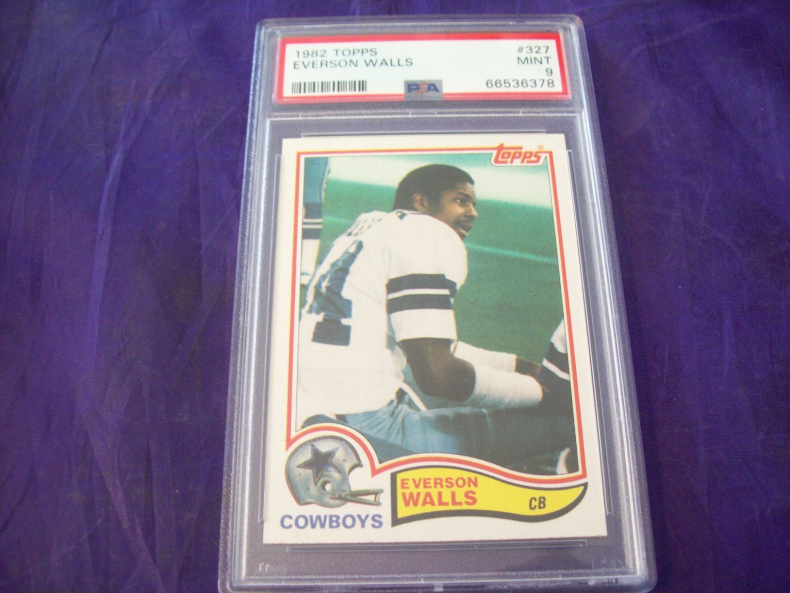 1982 TOPPS FOOTBALL #327 EVERSON WALLS (ROOKIE) (COWBOYS) PSA 9