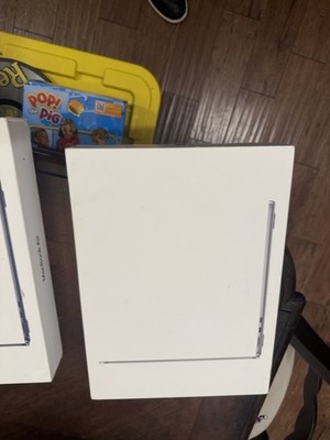 2024 Apple MacBook Air 13.6'' M3 10C GPU 4.0GHz 16GB RAM 512GB SSD BOX ONLY