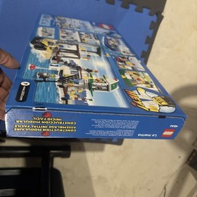 LEGO City 4644 Marina NEW! Boat Floats! Surf Shop Paradise Cafe Diver Pier Town