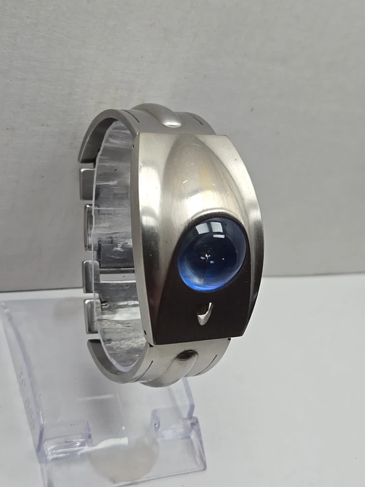 Reloj Vintage Storm London Enterprise Cúpula Azul Plateado Batería Nueva Y2K Pequeño Foto 3 de 4