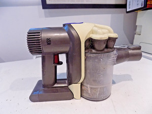 Dyson DC30 Staubsauger Hauptgehäuse Handmotor + Akku weiß TEILE N2