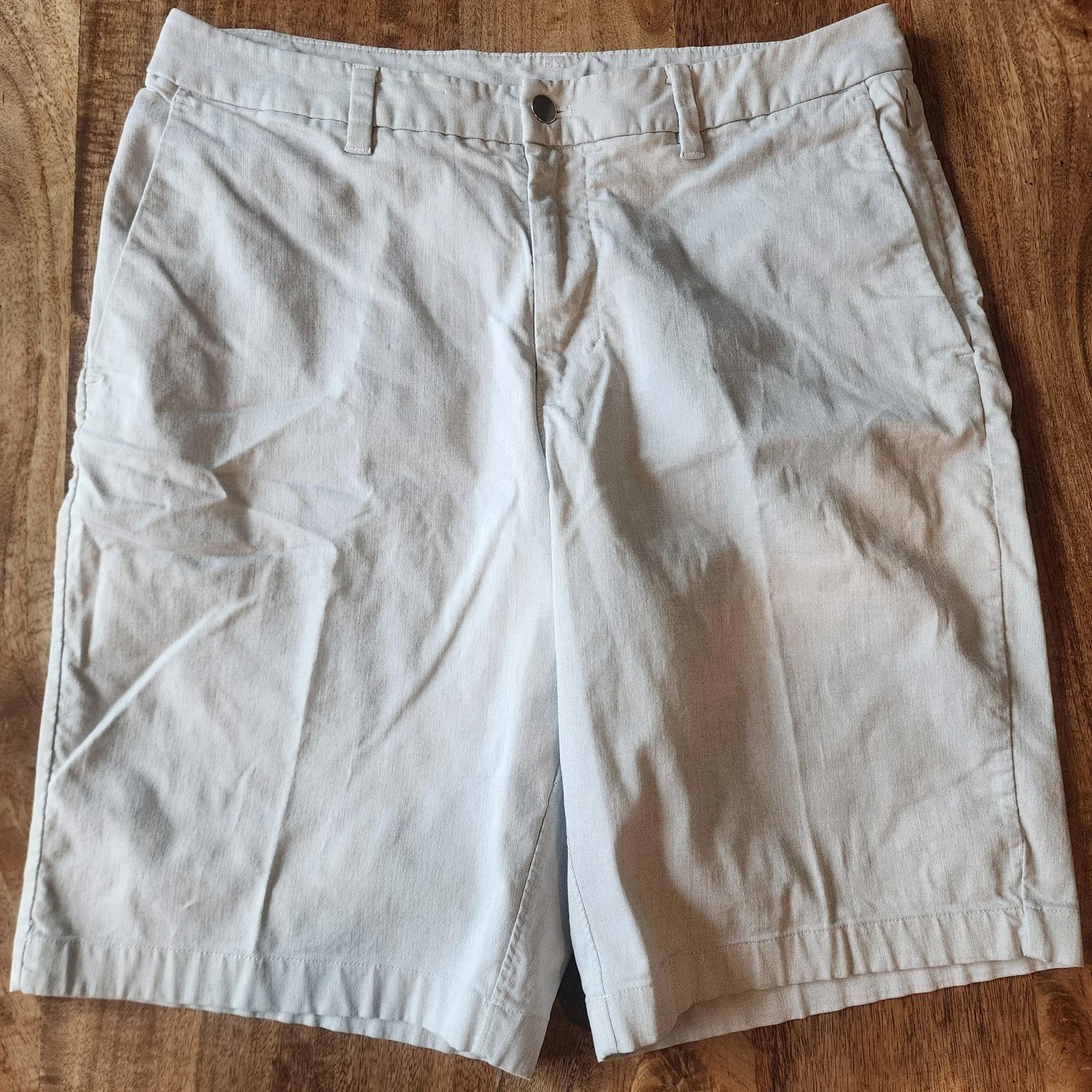 Lululemon Shorts Mens 34 Gray Chino 11 Inch Inseam Zip Pocket Casual Golf