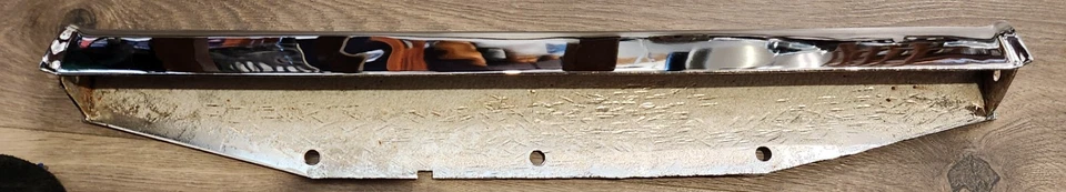 Riel de parachoques inferior 1946 a 1948 repuesto por fabricante original, ¡se ve muy bien! Foto 2 de 2