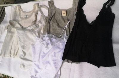 4er Set Damen Tops mit Spitze   H&M, ONLY & Brandy Melville - Größe XS / S