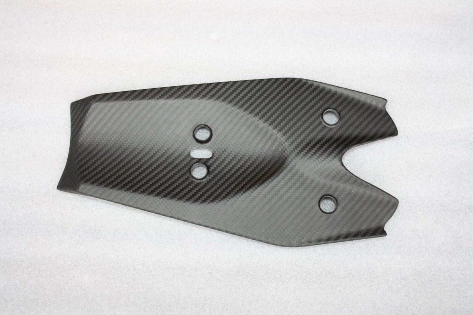 Passage de roue Triumph Speed Triple 1200 contre les projections carbone mat