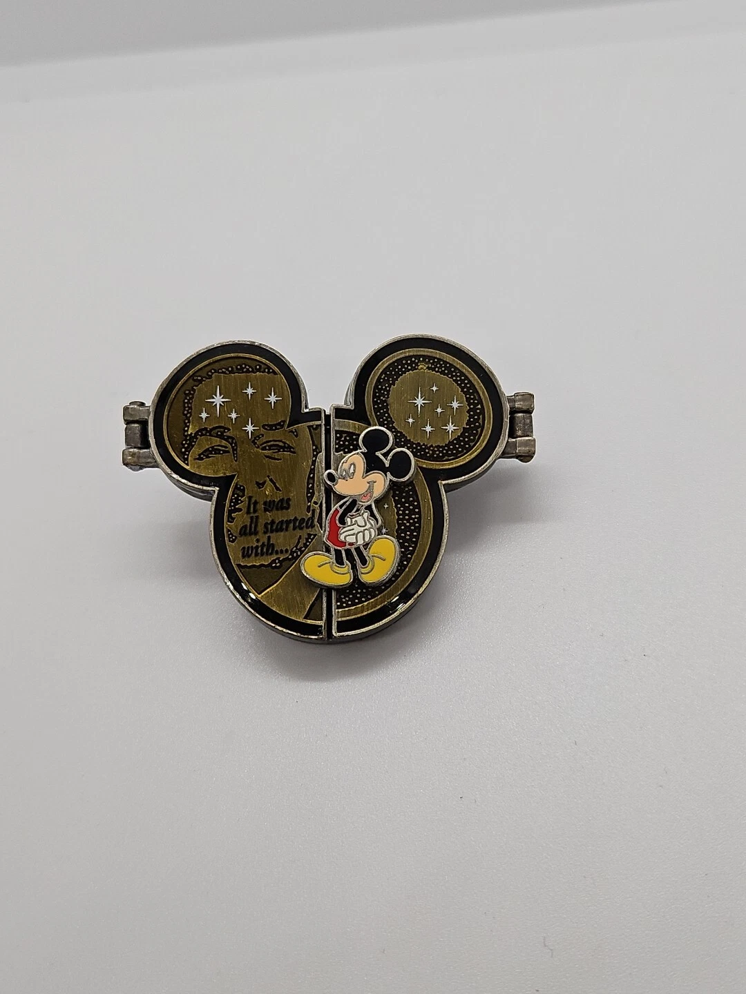 DISNEY 2006 IT WAS ALL STARTED WITH... WALT & MICKEY BLACK TEXT GOLD TONE PIN