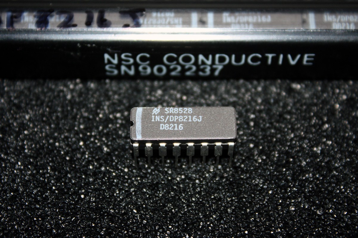 Circuito Integrato 74HCT374 16 Pezzi Circuito Integrato DS8212 (74HCT374), Driver Bus 8 Bit Con Latch, Per Elettronica E Riparazioni Dcc Cassette