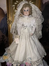 21'' Vintage Gorgeous porcelain doll 1984 "MANON'' Lase Trimmed Dress + Stand