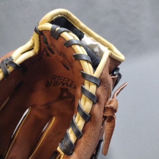 Mizuno Prospect PowerClose 11" Baseball Glove Youth Right Handed Pitcher RHT