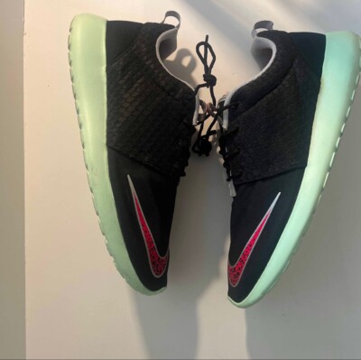 Nike Roshe One FB Yeezy sz 12 VNDS GREAT CONDITIOB ORIGINAL BOX  685068938627|