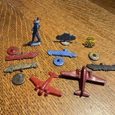 Lot Of 9 Mini Military Lead Figures 2  Soldier