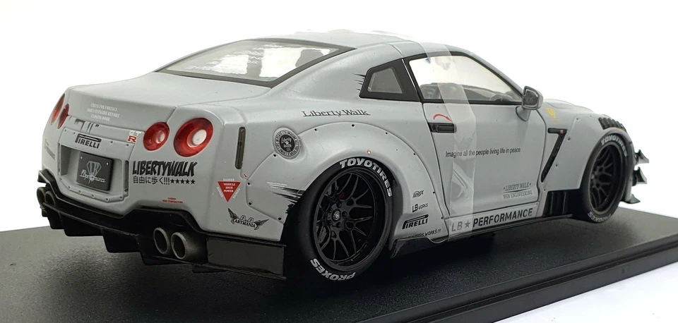 Solido 1/18 Scale S1805821 '24 Nissan GT-R (R35) LBWK Type 2.0 with KATO figure - Image 2 of 4