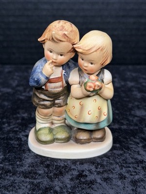 Goebel Hummel Figurine  We Congratulate  1952 #220 West Germany 4 