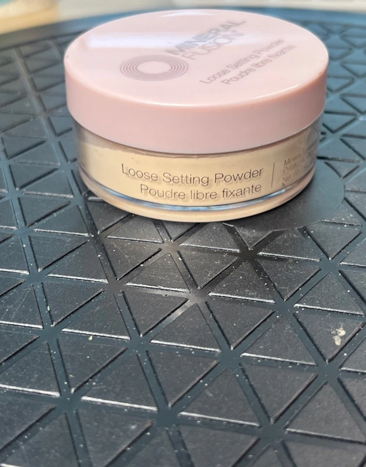 Mineral Fusion Loose Setting Powder - Beige, 0.47 oz./13.5g - Image 4 of 4