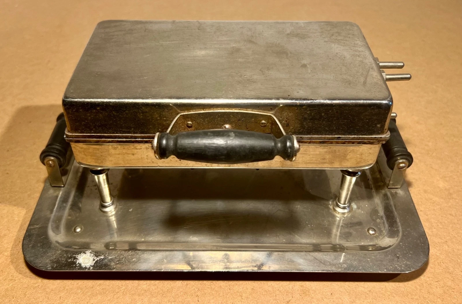 Universal Waffle Iron 39305 Made in USA 1916 Landers Frary & Clark Works Antique