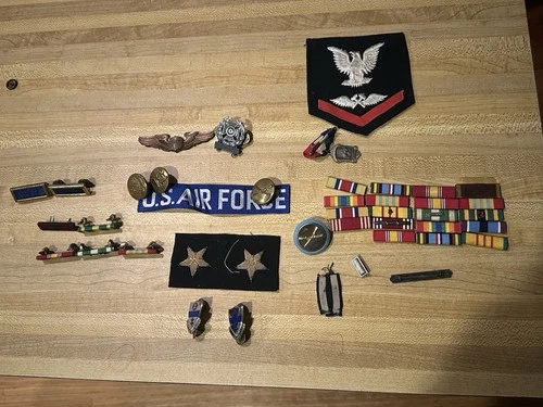 WW2 US Military  Pins Buttons, Bars , Ribbons Lot Of 42