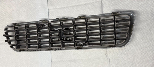 2004 VOLVO S80 FRONT BUMPER RADIATOR GRILLE GRILL W/ EMBLEM 8659947 OEM (1) - Foto 6 di 17