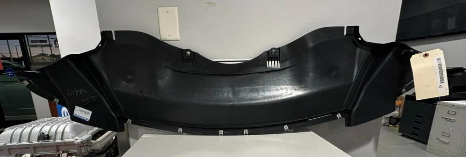 Cargador 300 Magnum 05-10 nuevo protector contra salpicaduras frontal sin SRT SRT8 Mopar Foto 2 de 3