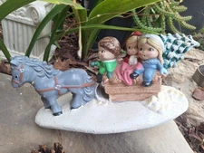 Byron Mold Ceramic Music Box Christmas Horse Drawn Sleigh Jingle Bells Vintage