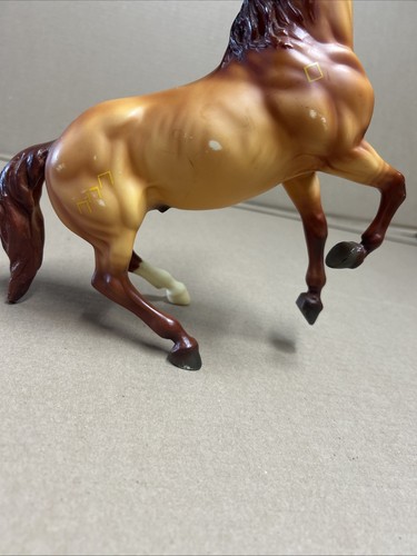 Breyer Mustang Warrior Semi Rearing W/Native Symbols Horse Toy Vintage - Bild 8 von 9