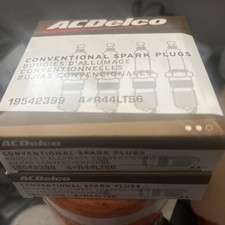 Genuine Gm Acdelco Spark Plugs R44lts6 Set Of 8 Vortec 305 350 Chevy 96-99