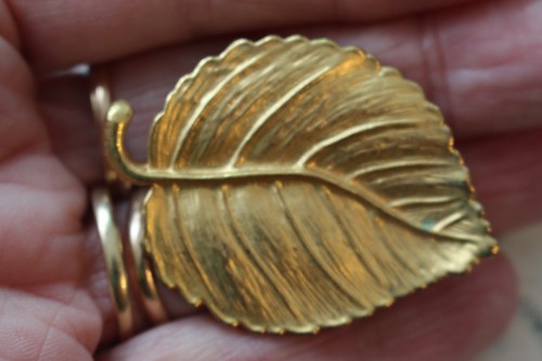 Broche Fantaisie Vintage En Forme De Feuille - Occasion - Accessoire De Mode Rétro