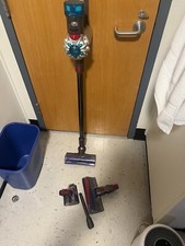 Dyson V8 Animal  Cordless Vacuum  Silver  Used  Working New Non OEM Battery