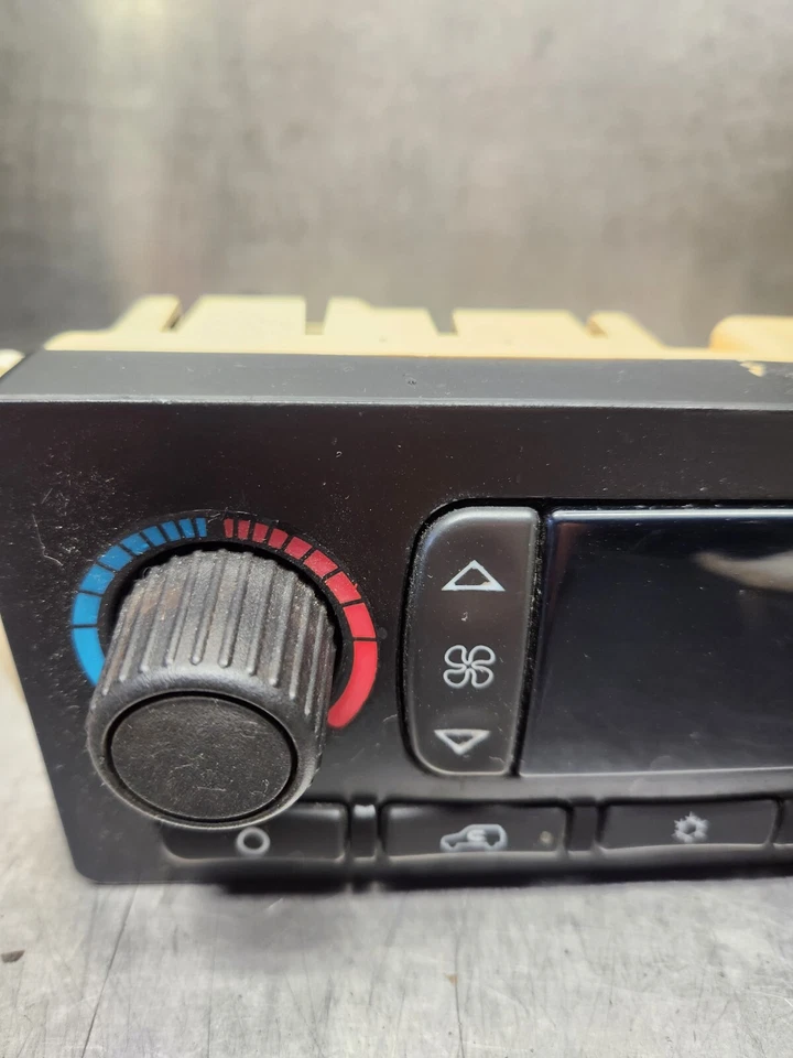05-06 GMC Envoy XL XUV GM Control de temperatura automático delantero CJ2 OEM 15814152 Foto 2 de 4