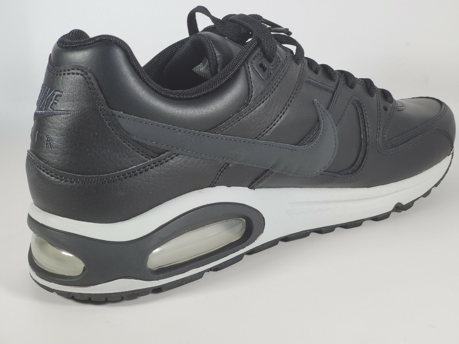 patike air max command m
