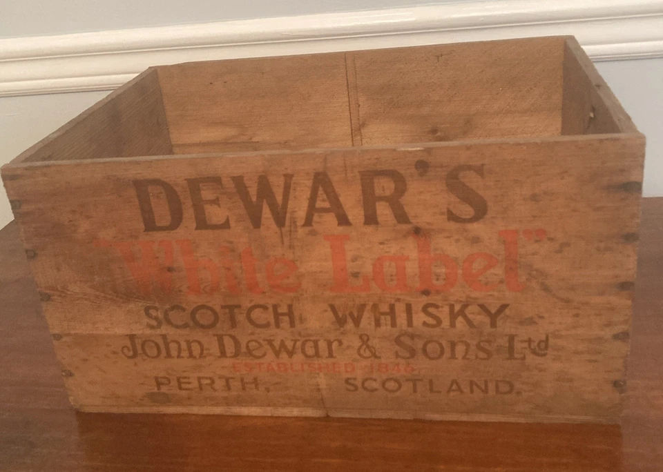 复古 Dewar's 白色标签苏格兰威士忌箱 Wilmington, N.C. 17 X 11 X 9 — 第 3/4 张图片