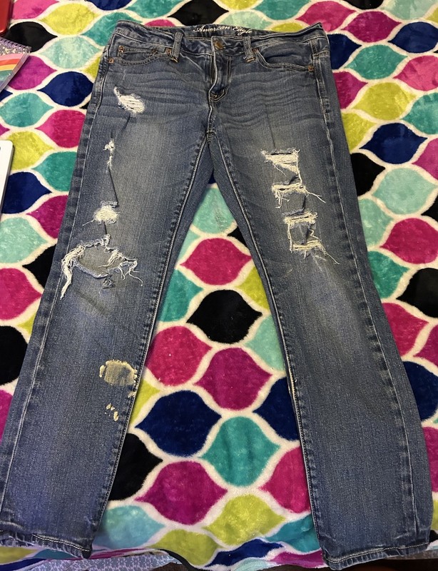 American Eagle Women’s Jeans Stretch Slouchy Size 2 Med Wash Distressed