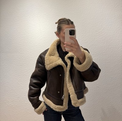 Zara Kunstleder Shearling-Jacke in Dunkelbraun   Größe M