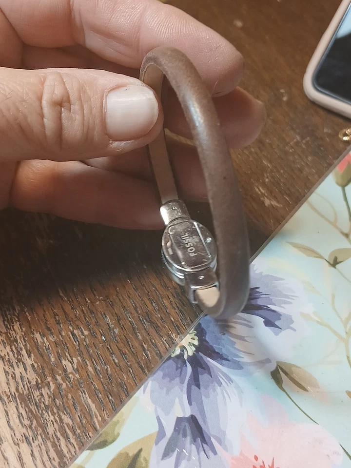 Pulseira de couro fóssil prata e marrom com trava de pavimento de cristal e fechamento de chave 7 polegadas - Imagem 3 de 4