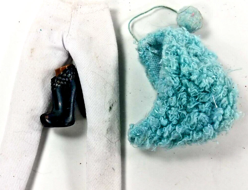 Bratz Sasha Lote Antiguo 15 Pantalones Chaqueta Faldas Top 1pr Zapatos Sombreros Muñeca 20 Años Foto 4 de 4