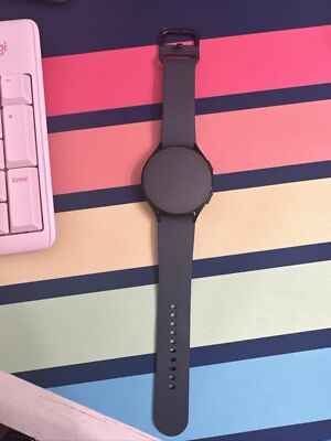Samsung Galaxy Watch5 - Graphite Aluminum, Black Sport Band-Excellent