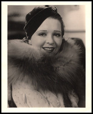 Hollywood Beauty CLARA BOW STUNNING PORTRAIT 1920s STYLISH POSE Photo 668