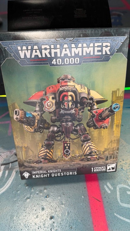 Warhammer 40K: Imperial Knights Knight Questoris