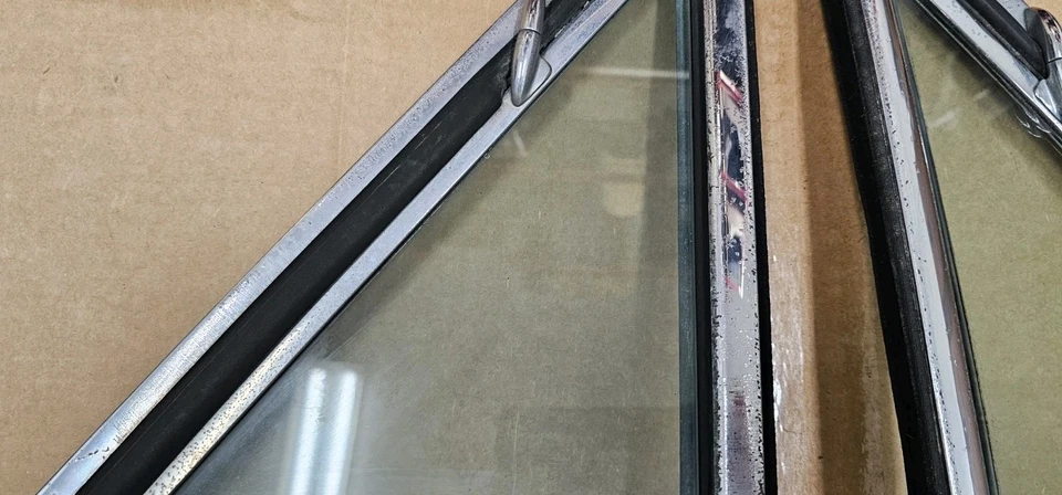 Mercedes Benz W114 W115 Coupe RH LH Vent Window Glass Assembly 250C 280C   - Image 4 of 4