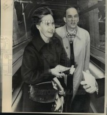 1976 Press Photo Ingmar Bergman & Wife Ingrid at Charles de Gaulle Airport