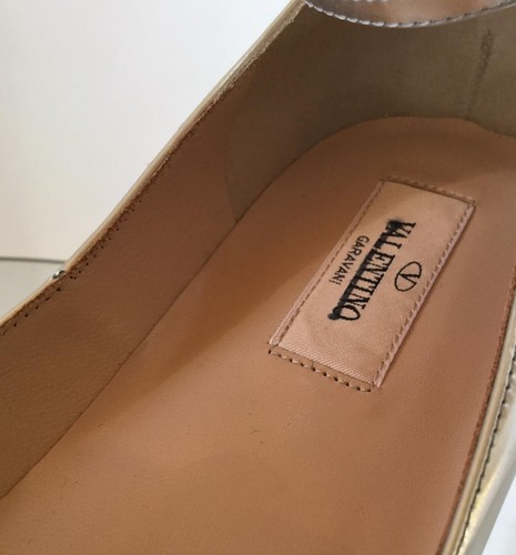 NUEVOS Planos de Ballet con Correa al Tobillo de Cuero Metálico Valentino (Talla 38.5) - $725 - Imagen 10 de 12