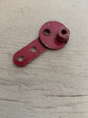 Meccano #130a exzentrischer Einzelwurf hellrot gestempelt einige Gebrauchsspuren