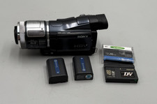 Sony Handycam HDR-HC1 Camcorder 120x Digital Zoom 2.8MP Black W. Batteries Good