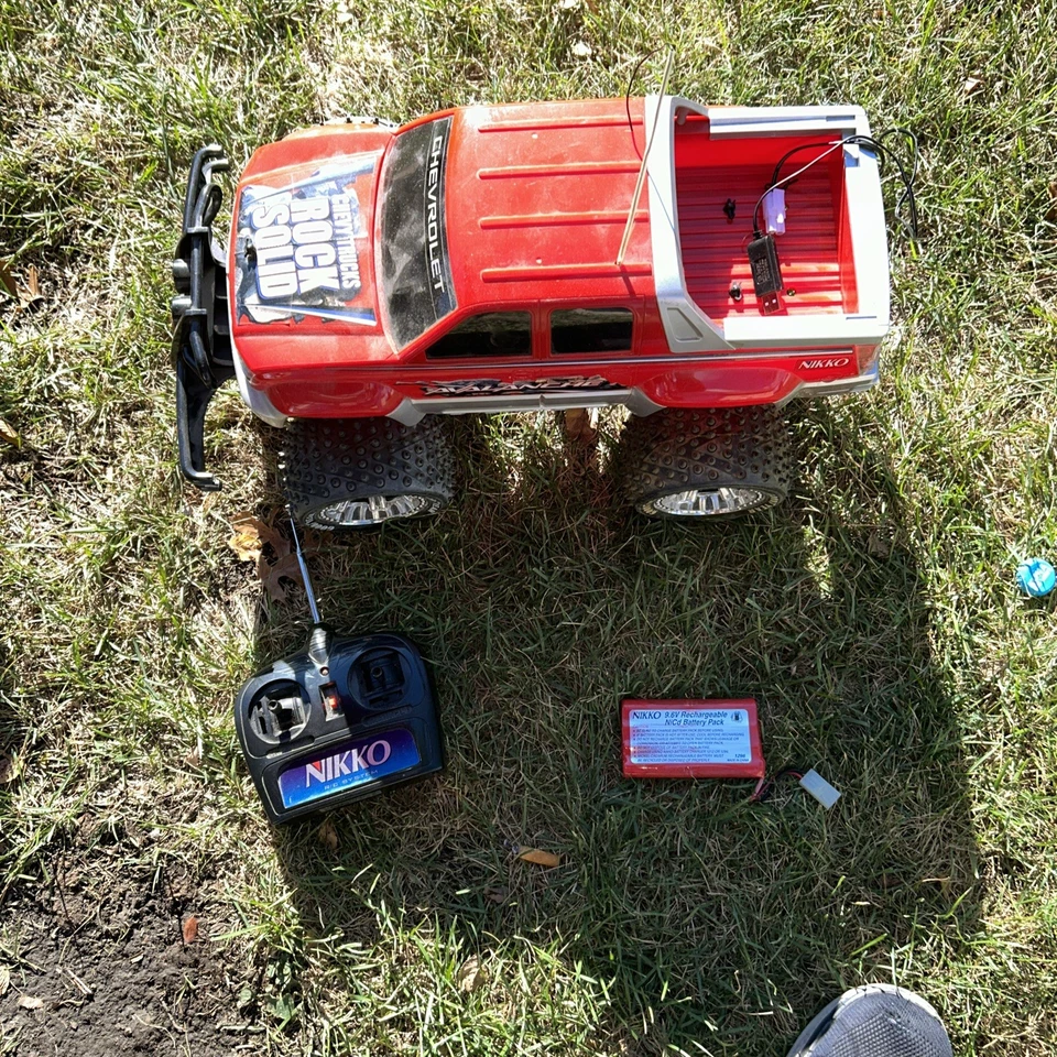 Vintage Nikko Chevrolet Avalanche RC Monster Truck Tested Work Need New Battery - Image 2 of 4