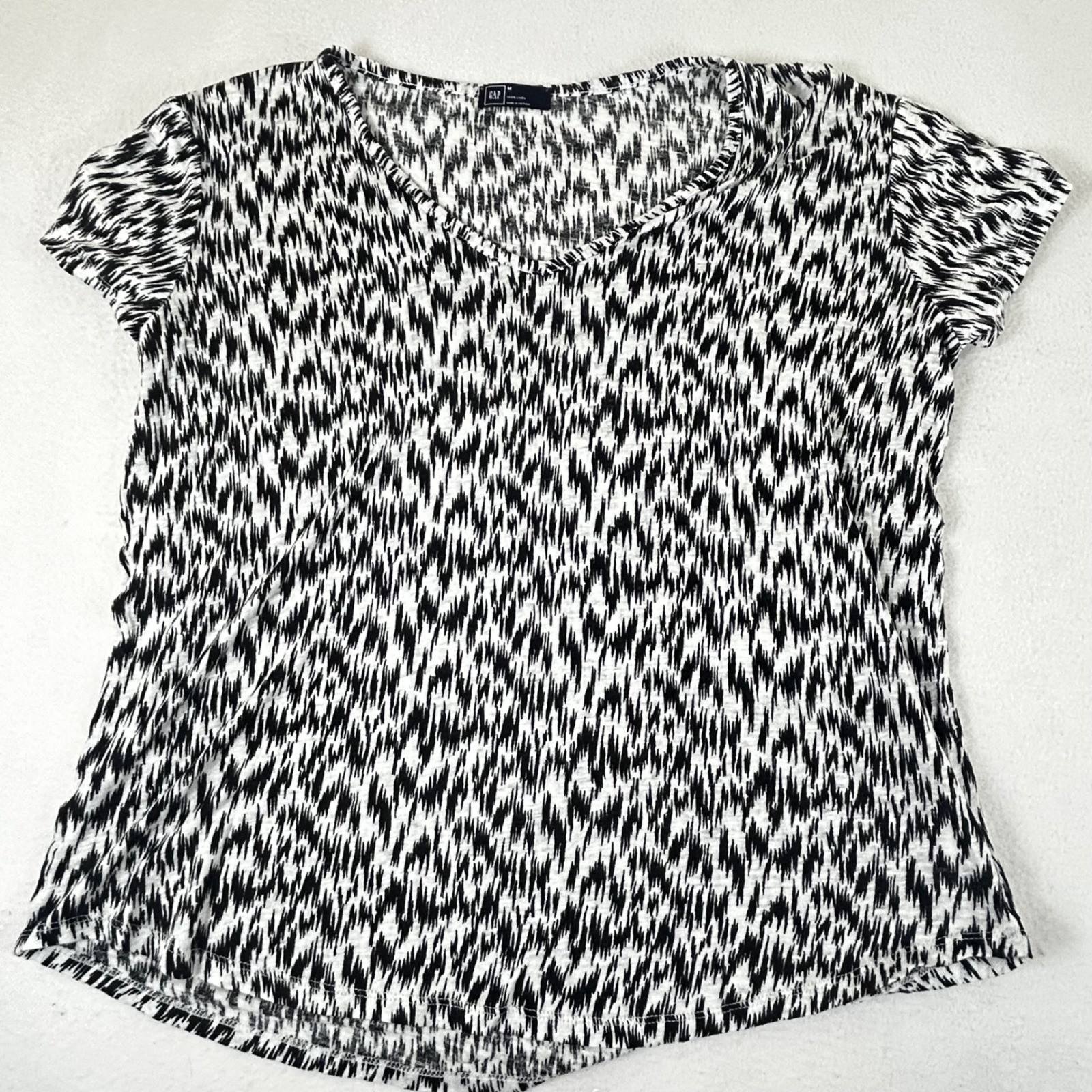 GAP Women's Black & White Animal Print Short Sleeve Linen V Neck Top Size M