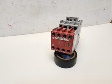 Allen-Bradley 700-CF310E 24V coil 230-690V 25A W/Auxiliary Contact Block