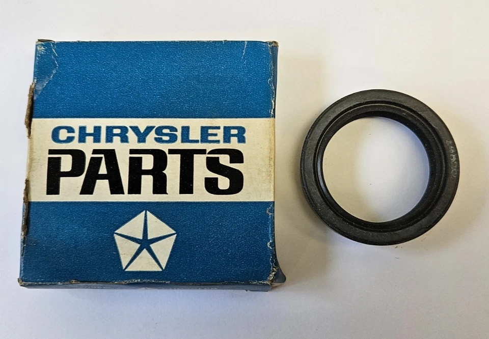 Заднее масляное уплотнение коробки передач 1964-1965 Dodge Plymouth A904 Torqueflite 2464482 новое из старых запасов - Изображение 2 из 4