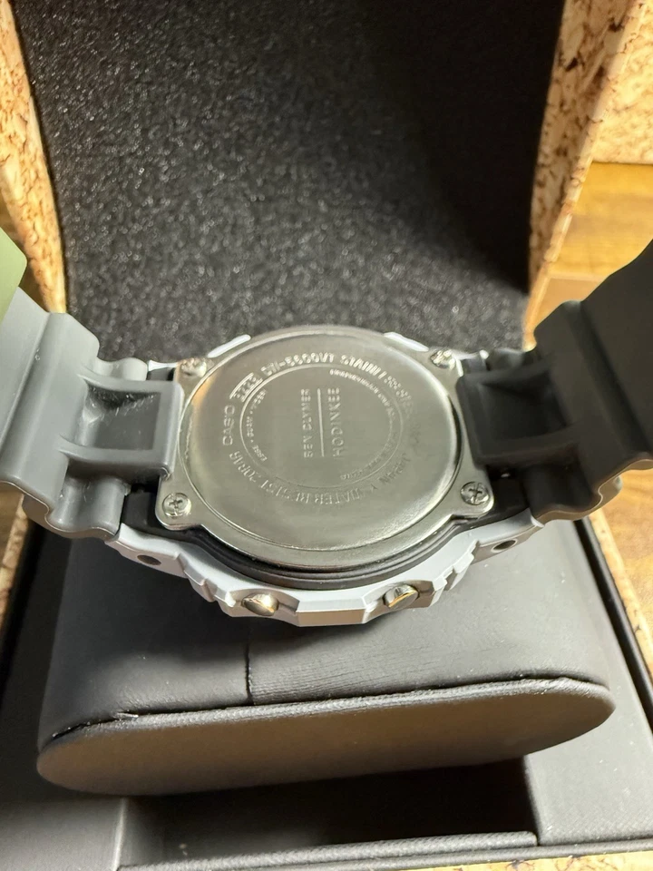 con caja y papeles Casio GShock Ref 5600 Hodinkee Ben Clymer Agotado L G3D Foto 3 de 4