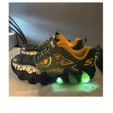 SKECHERS Skech-O-Saurus Luces Niños LED Dinosaurio Tenis Amarillo Oliva EE. UU. 1.5