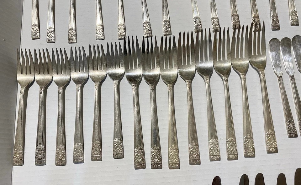 Vintage NATIONAL SILVER Co. INAUGURATION pattern 64 PIECE SET 1946 SILVERPLATED - Image 3 of 4